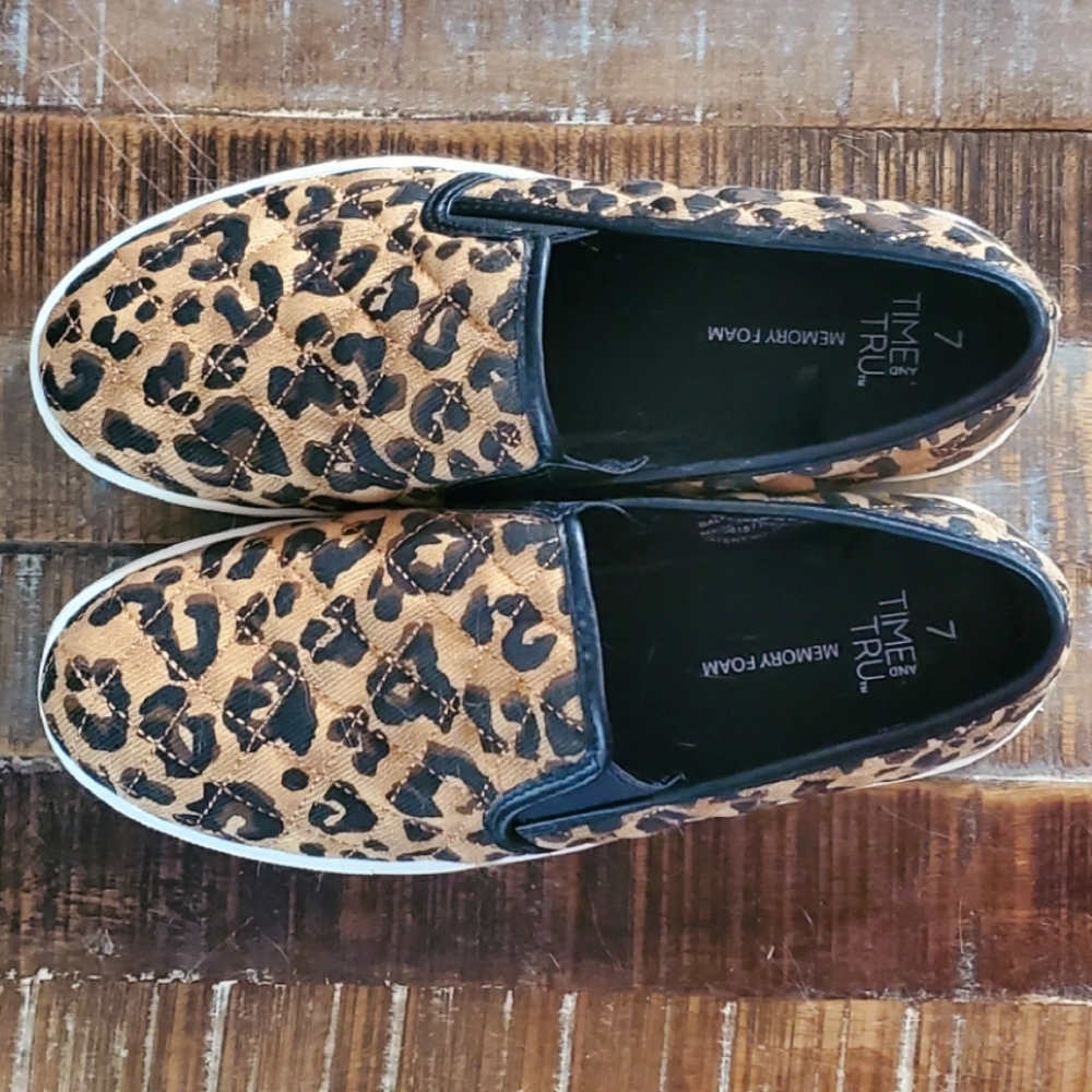 Leopard Print‎ Sneakers - Picture 3 of 7